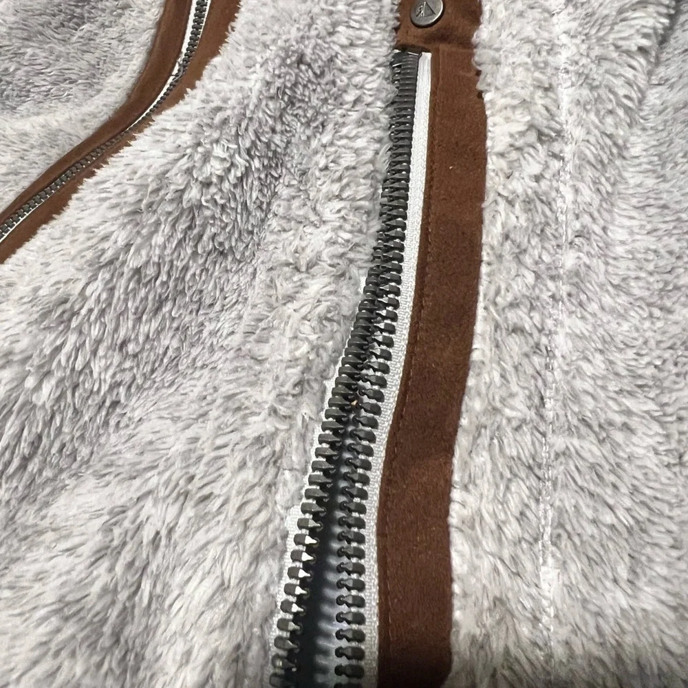 L.L. Bean Gray Fleece Vest with faux suede Accents - Picture 4 of 4